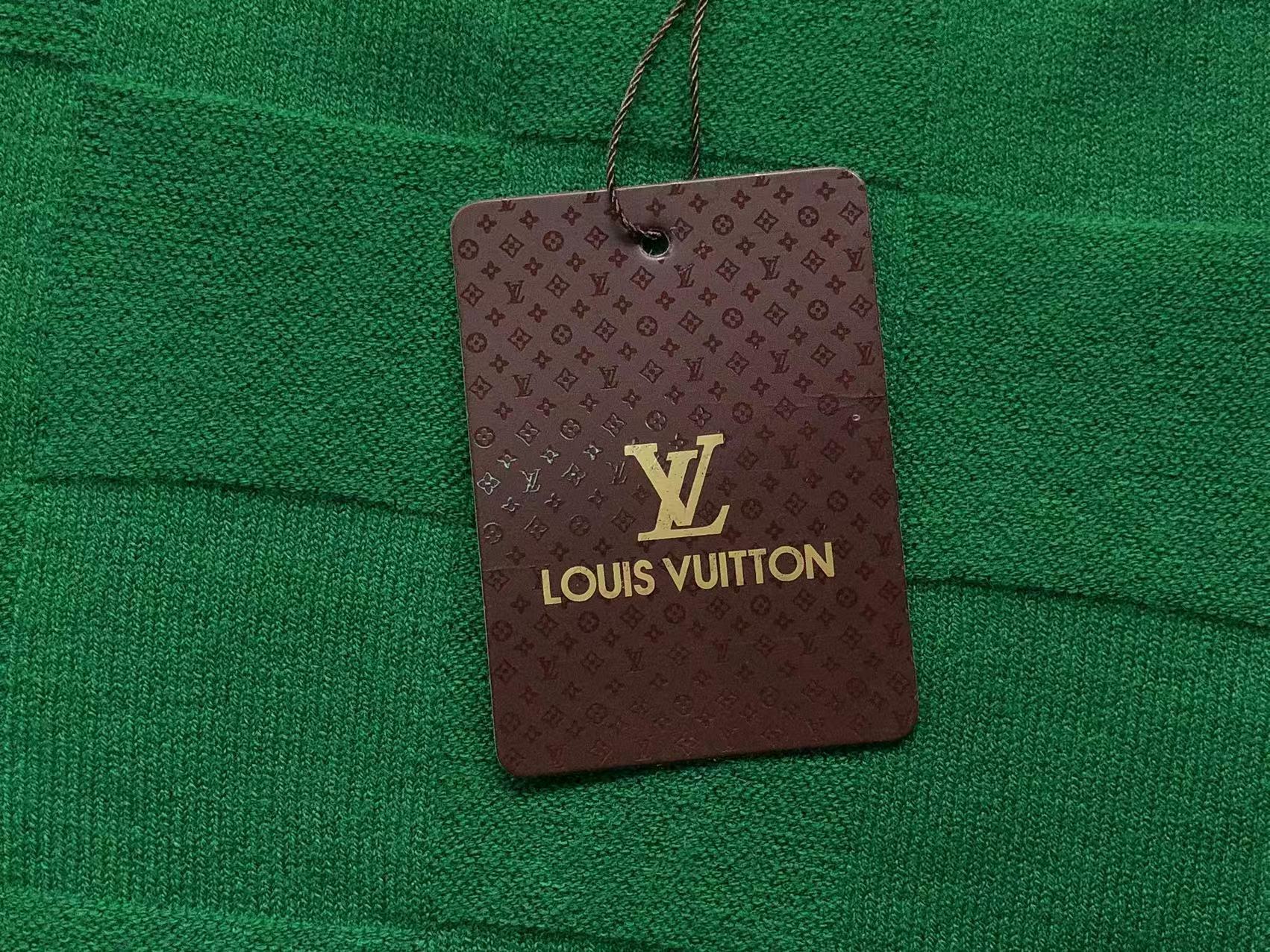 L - SWEATER