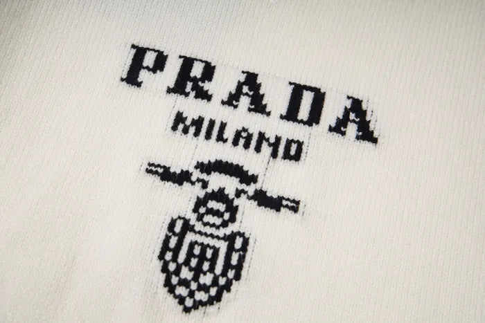 P - SWEATER