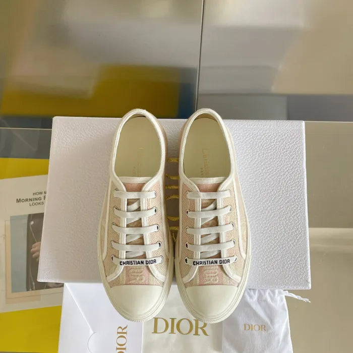 D - SNEAKERS