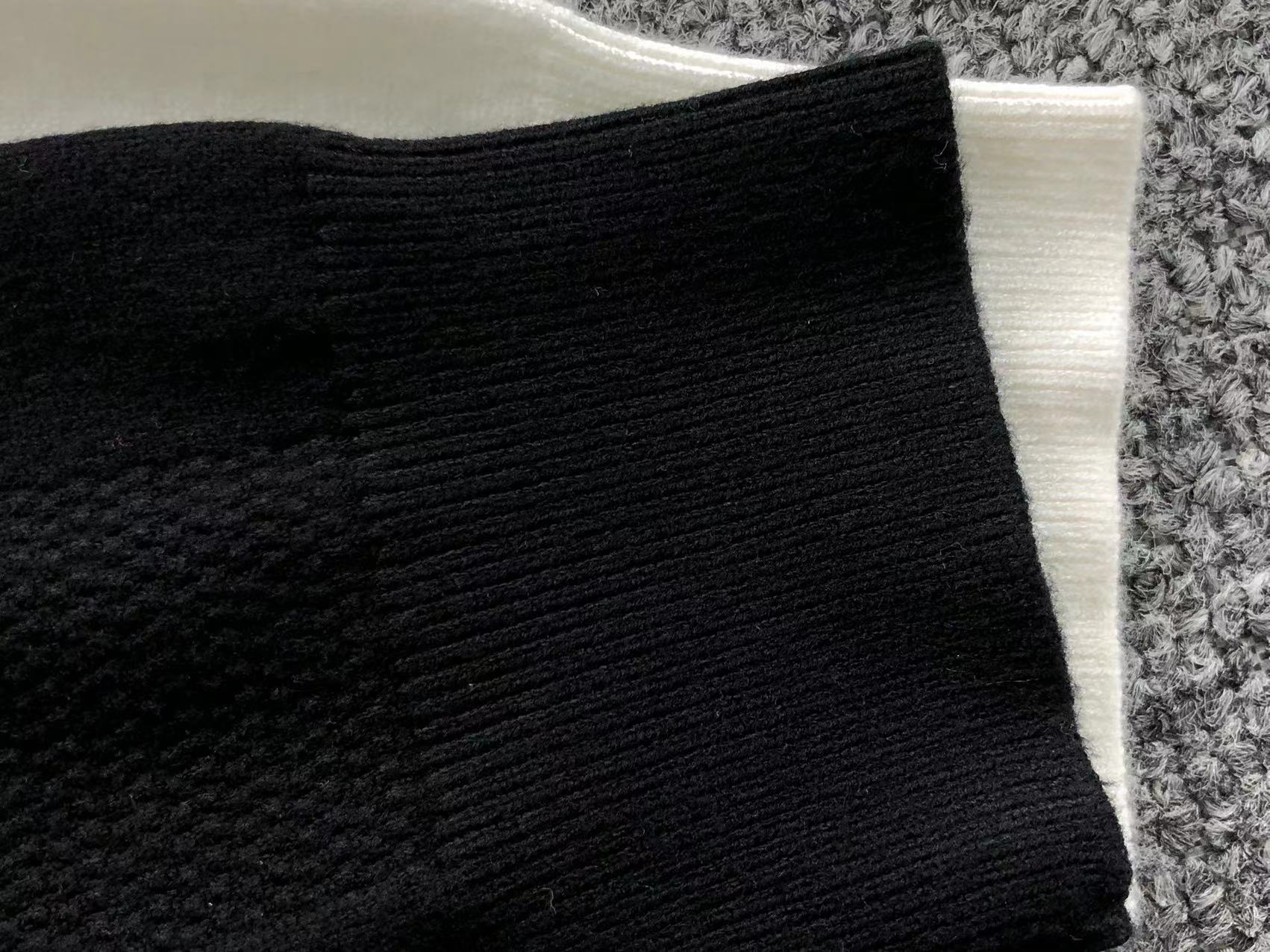 M - SWEATER