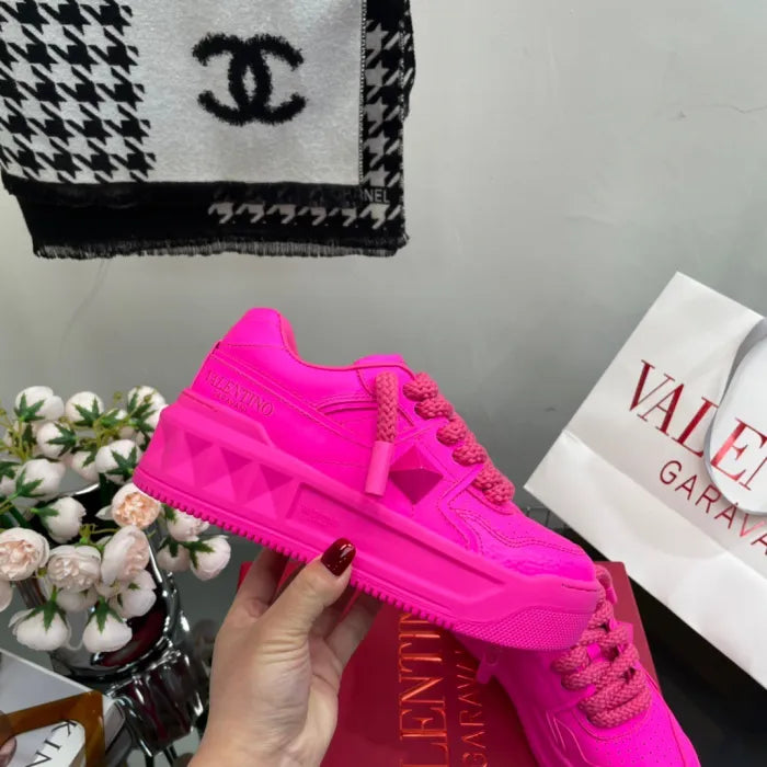 V - SNEAKERS