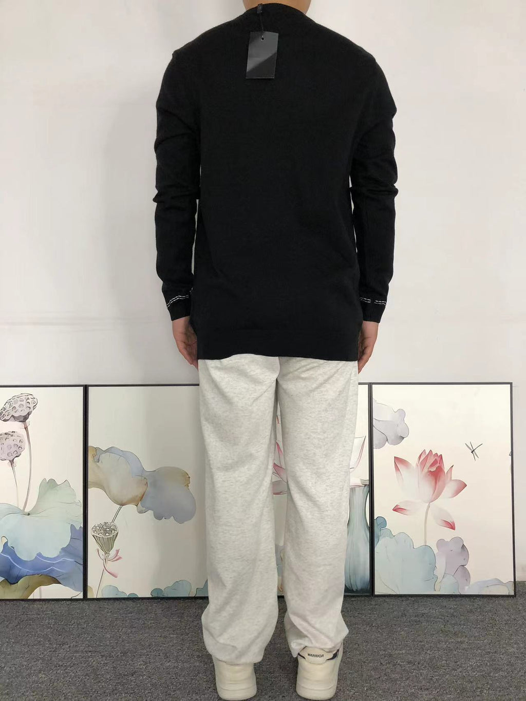 P - SWEATER