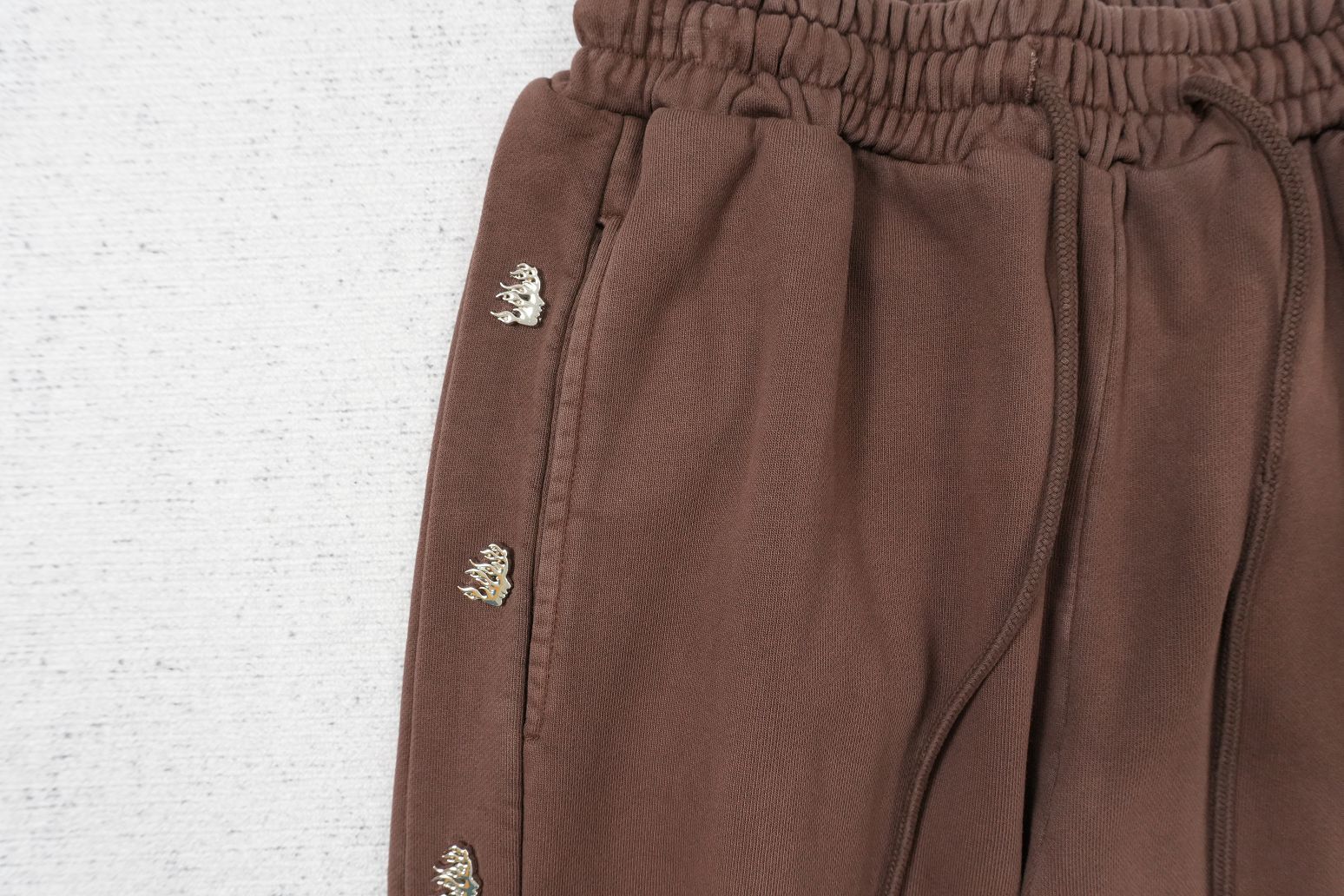 H - SWEATPANTS