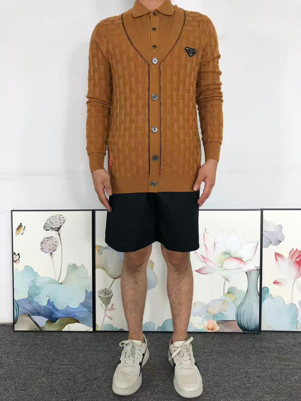 P - SWEATER