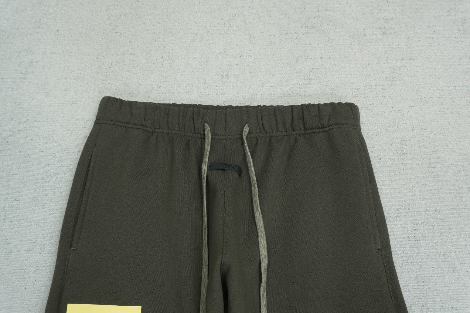 F - SWEATPANTS