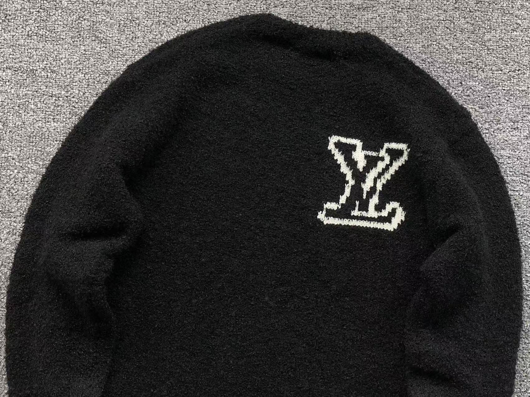 L - SWEATER