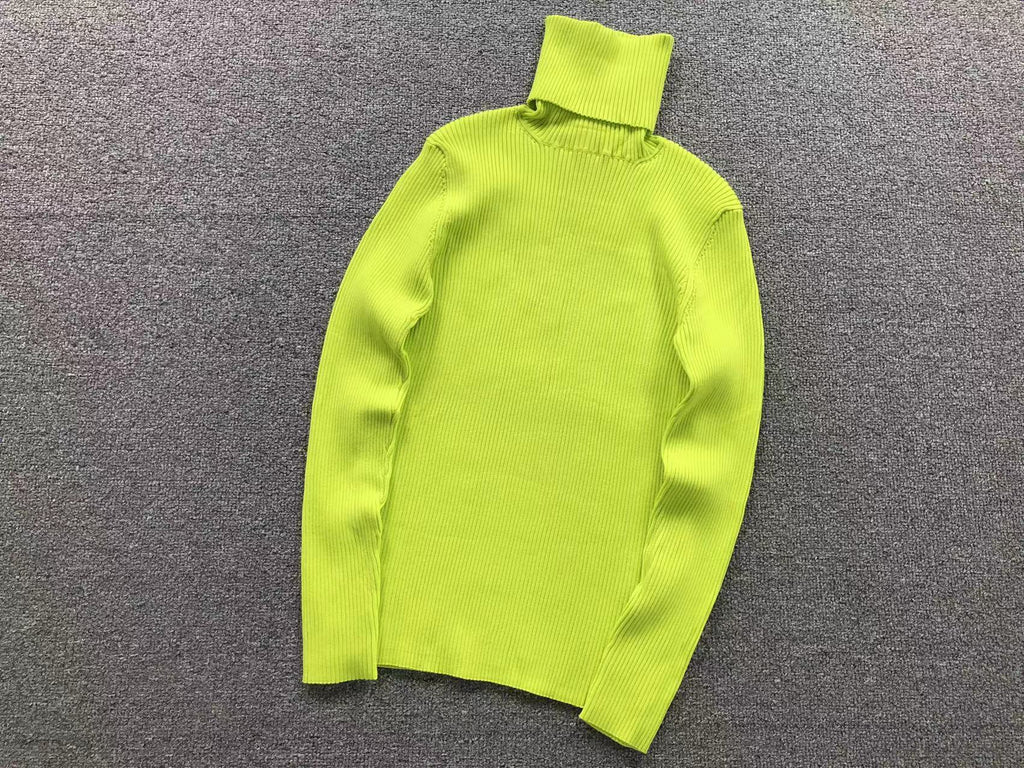 V - SWEATER