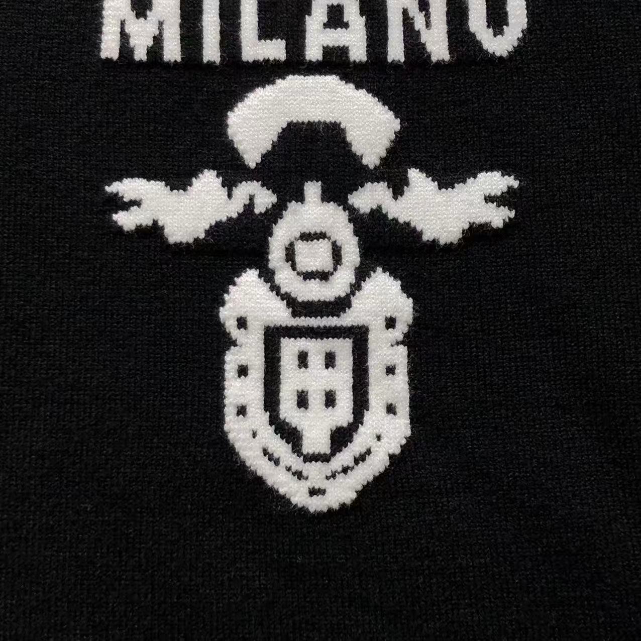 P - SWEATER