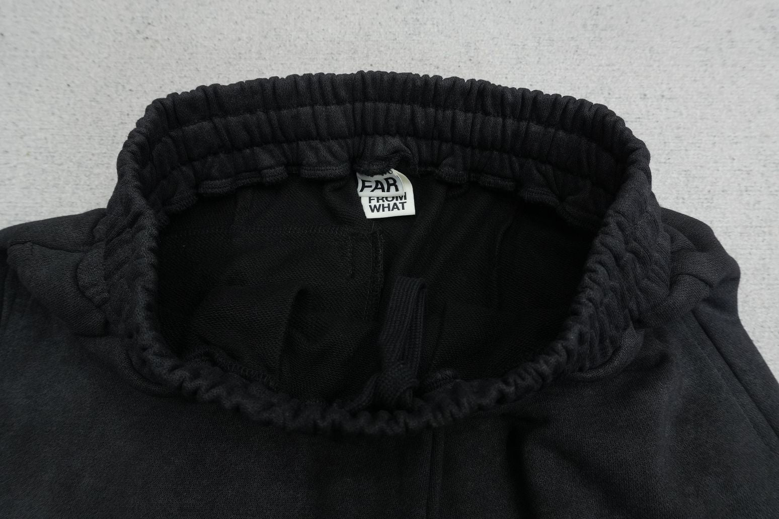 F - SWEATPANTS