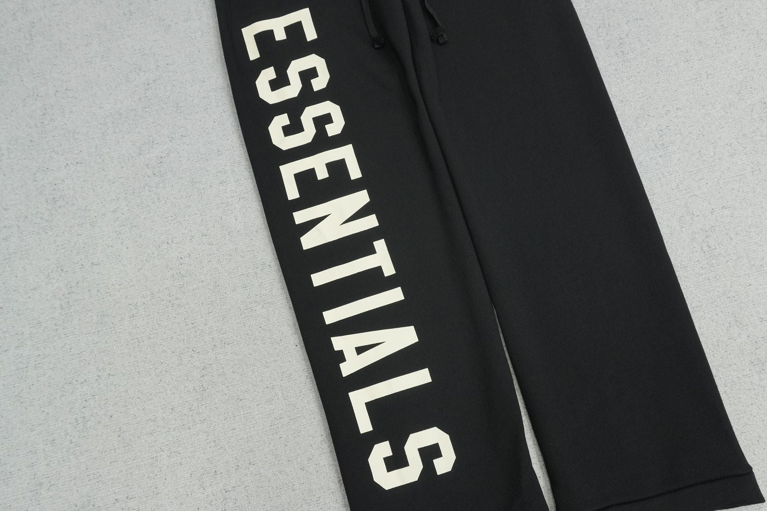 F - SWEATPANTS