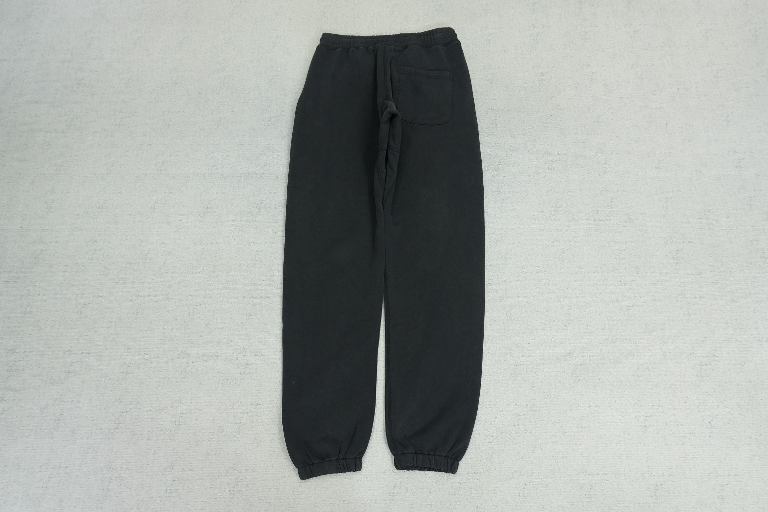 S - SWEATPANTS