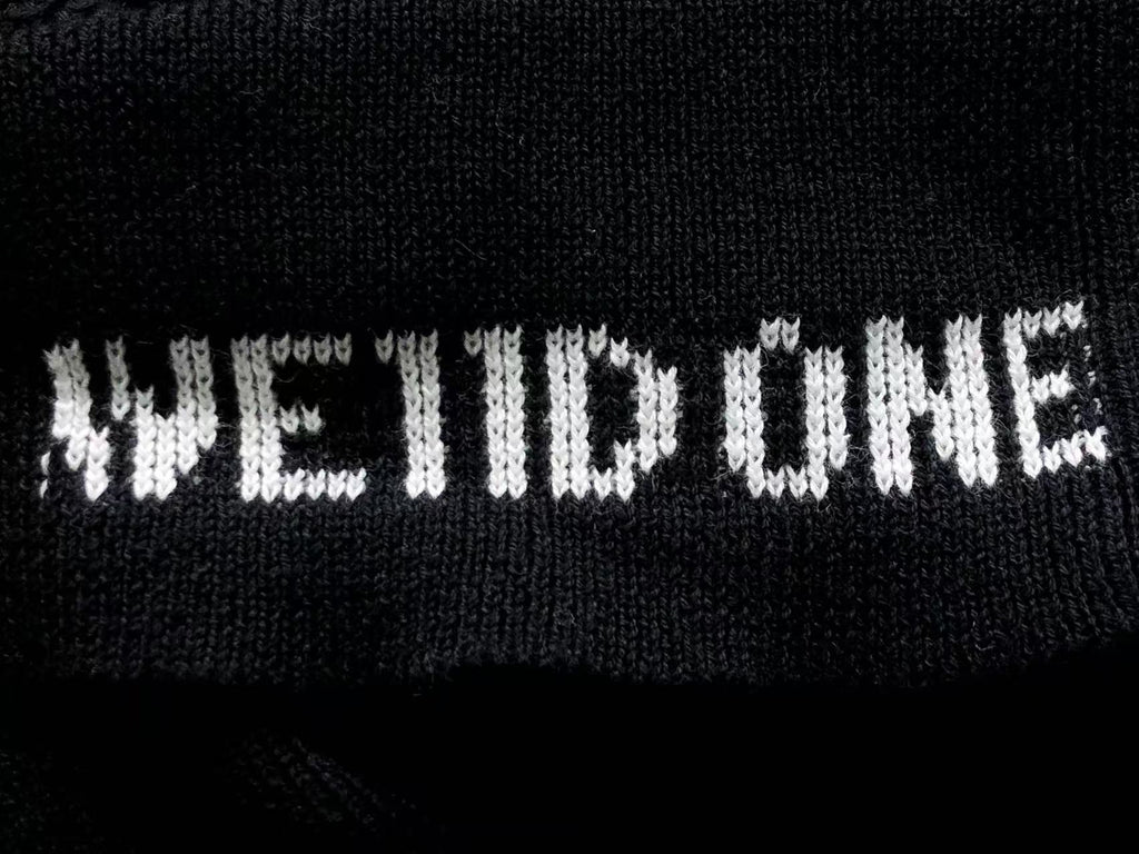 W - SWEATER