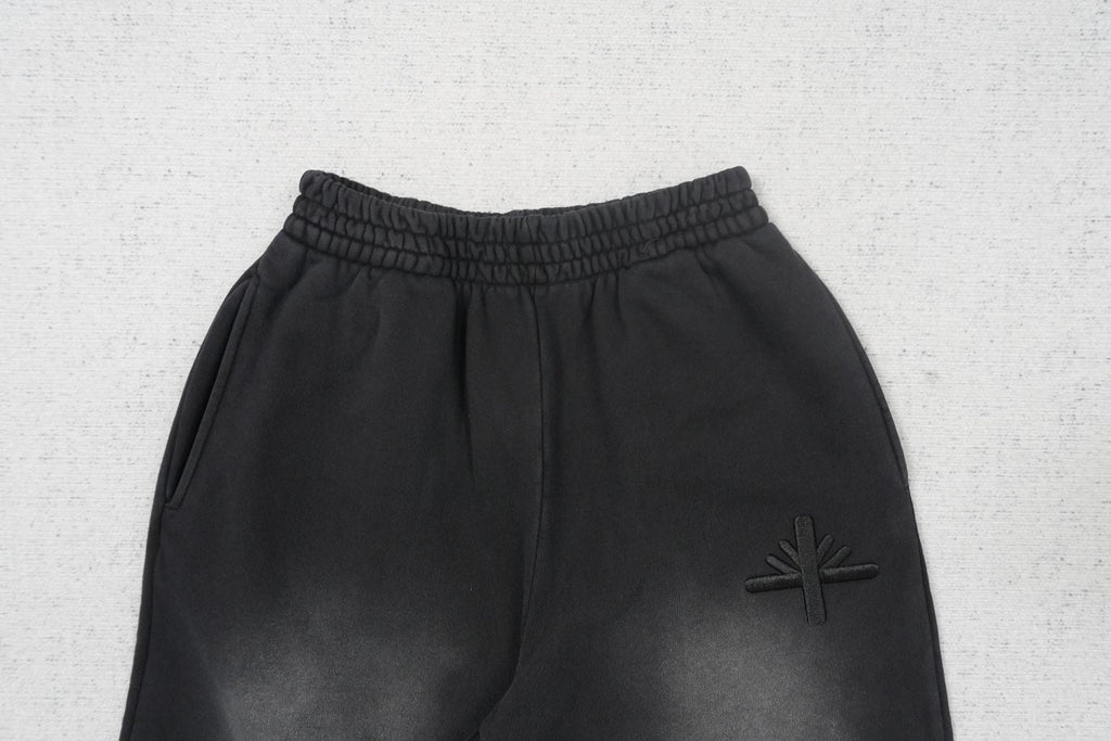 V - SWEATPANTS