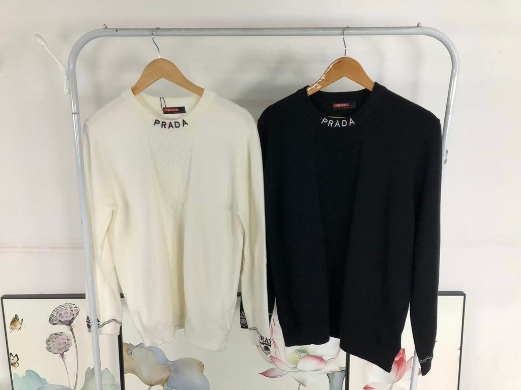 P - SWEATER