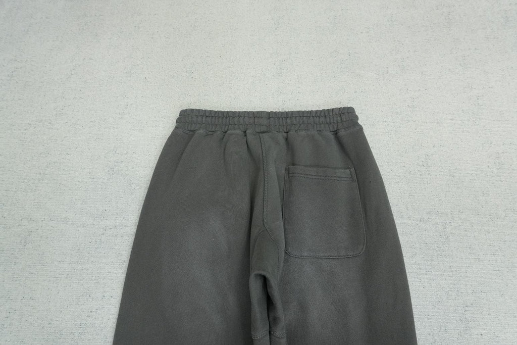 S - SWEATPANTS