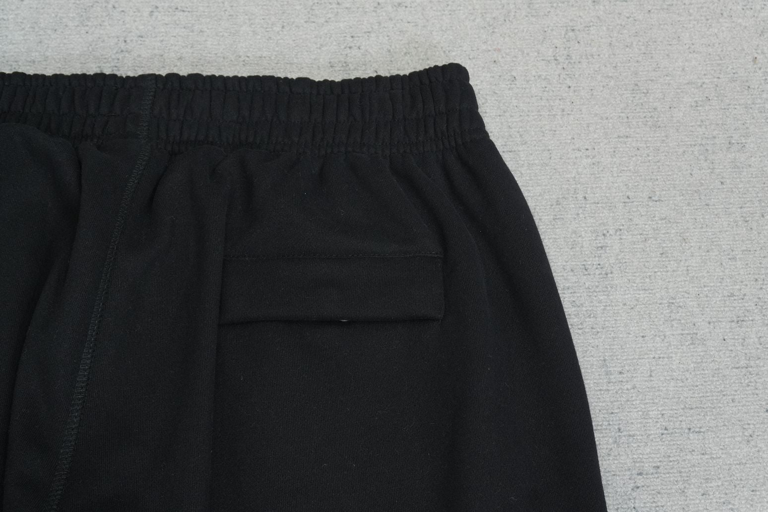 C - SWEATPANTS