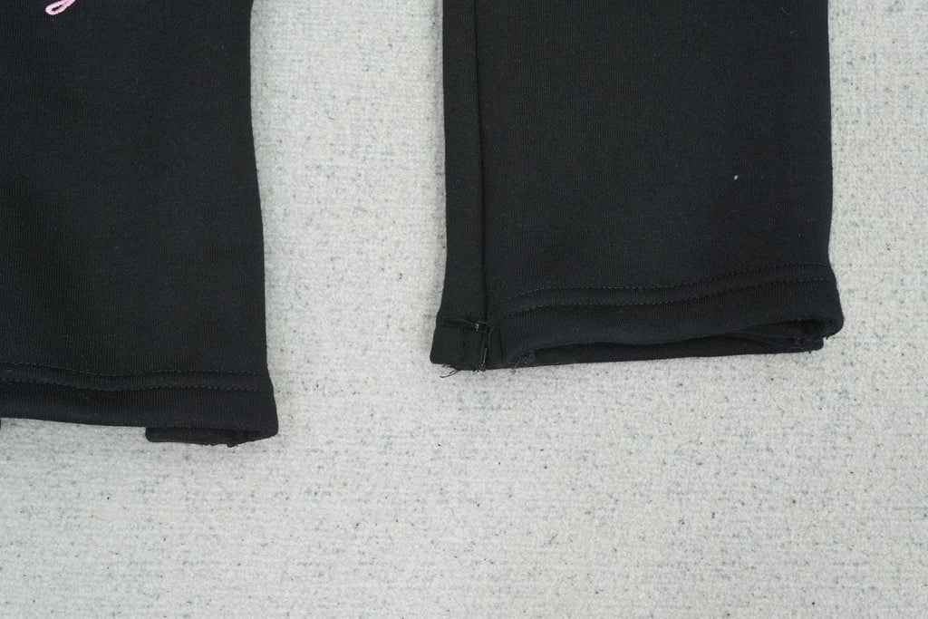 S - SWEATPANTS