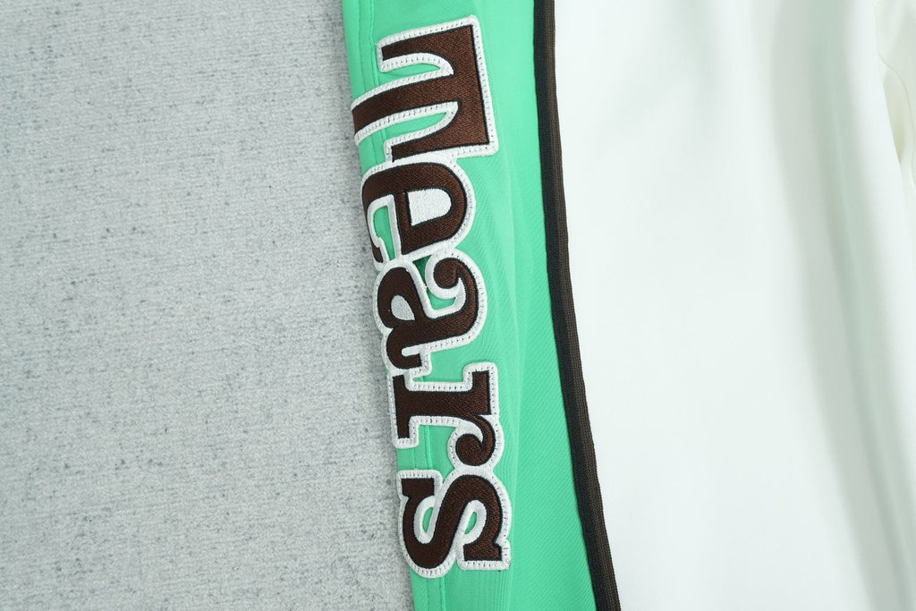 D - SWEATPANTS