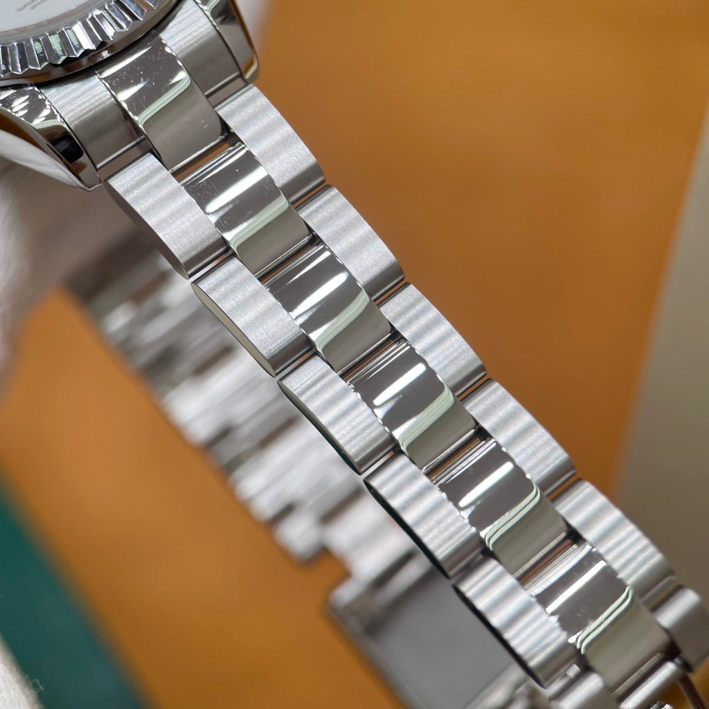 M - Watch