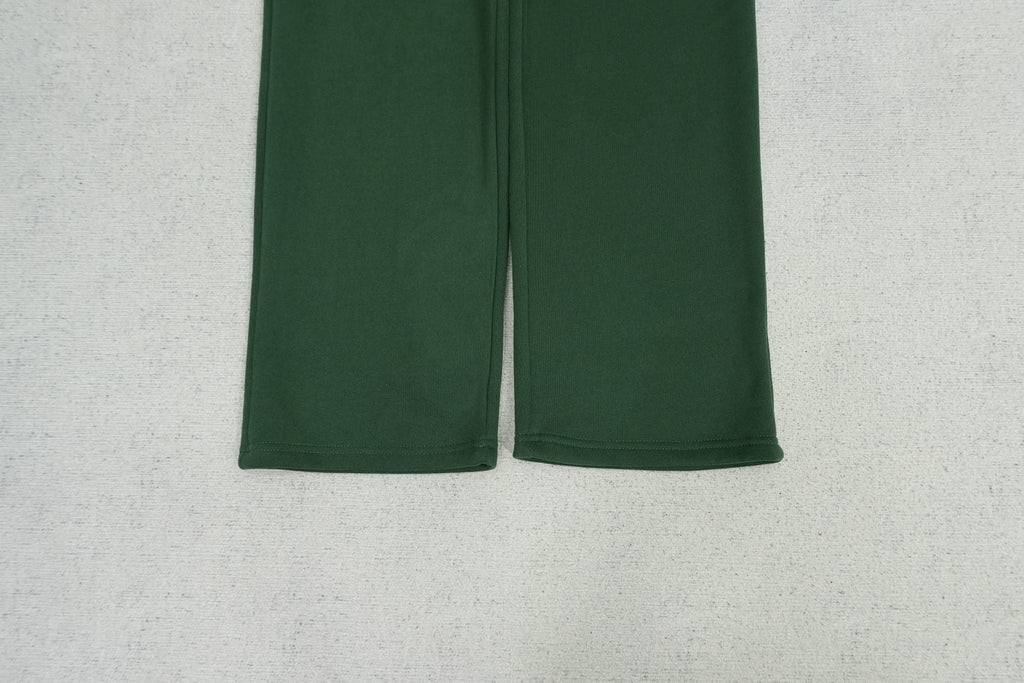 B - SWEATPANTS