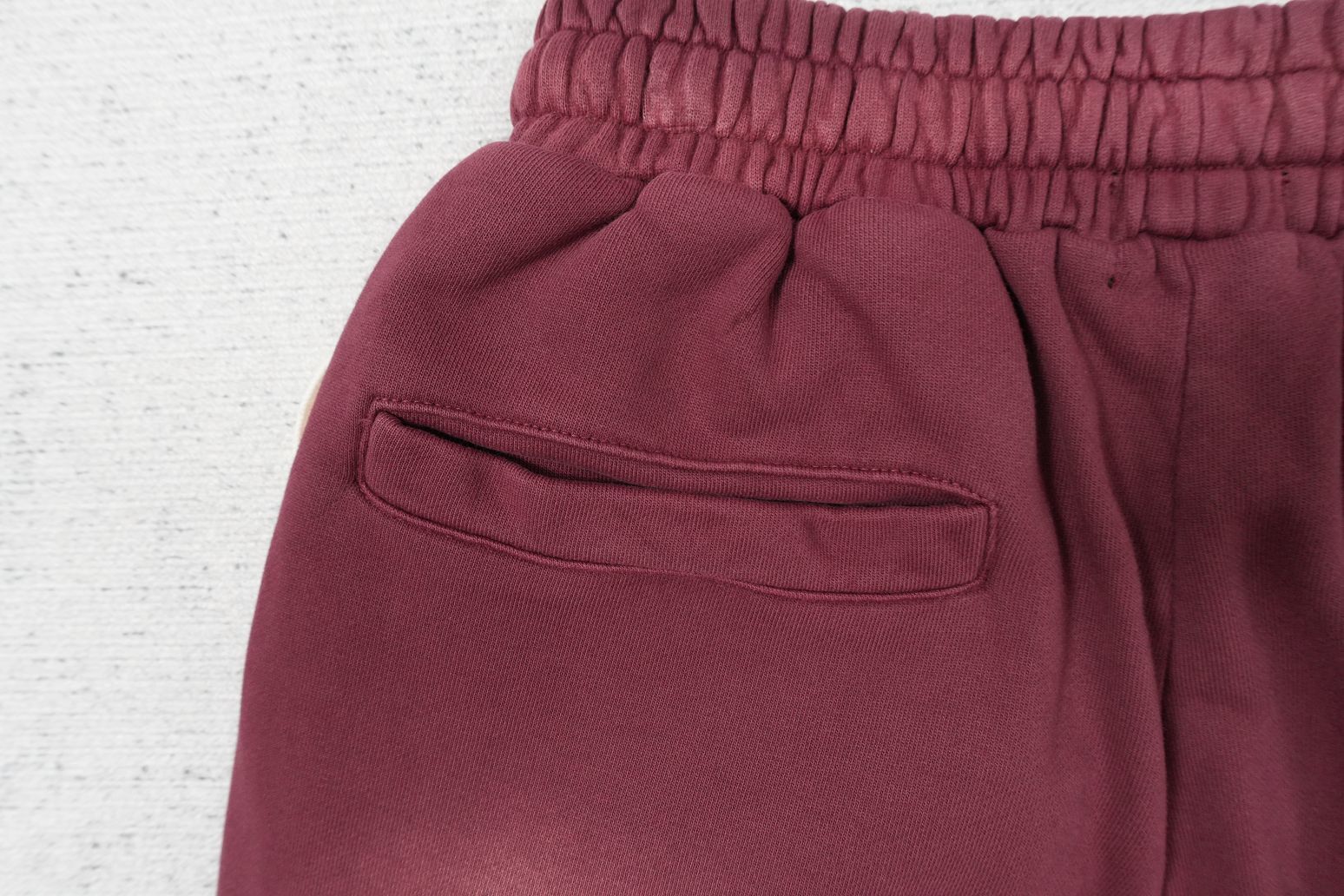 L - SWEATPANTS