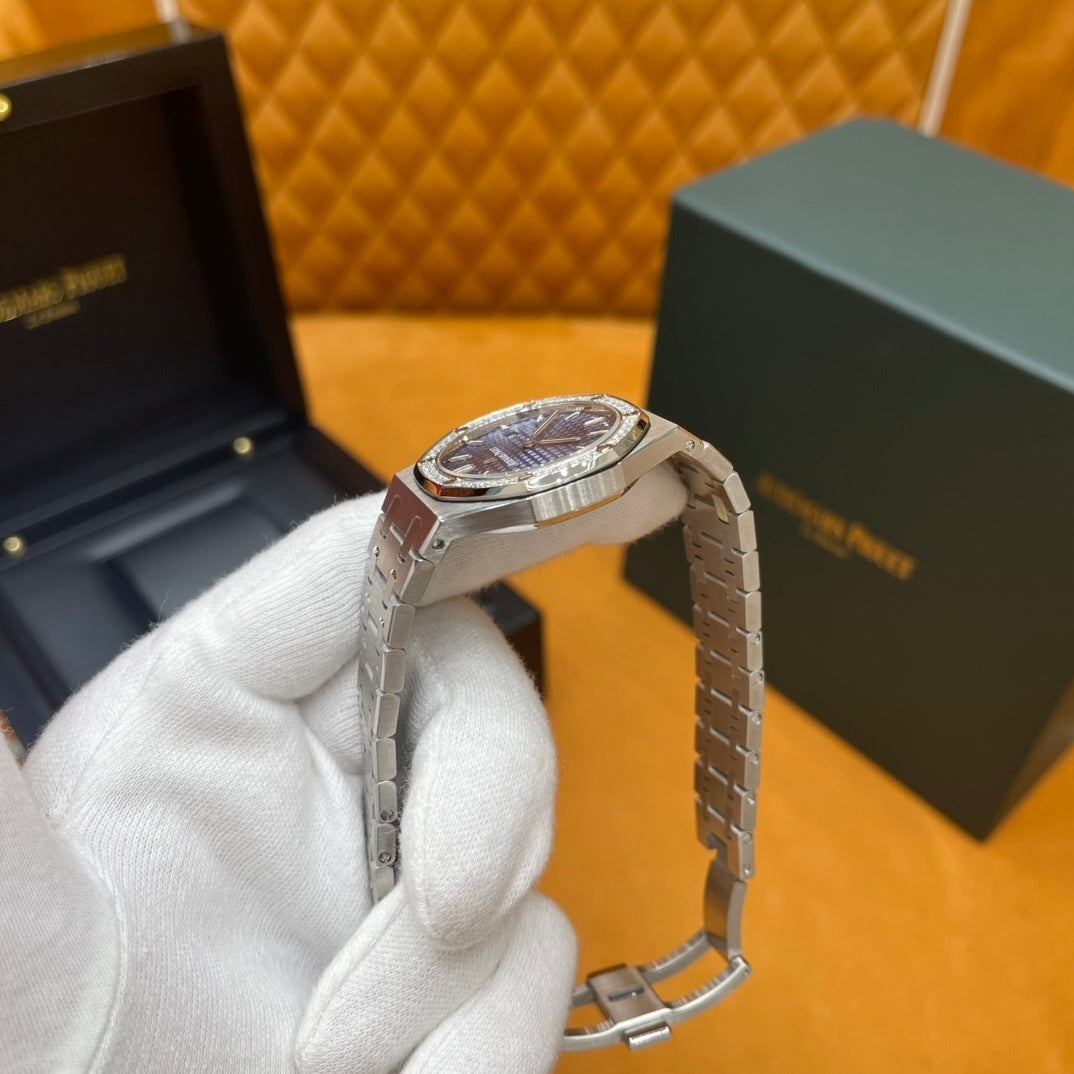 P - Watch