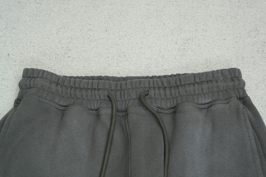 S - SWEATPANTS