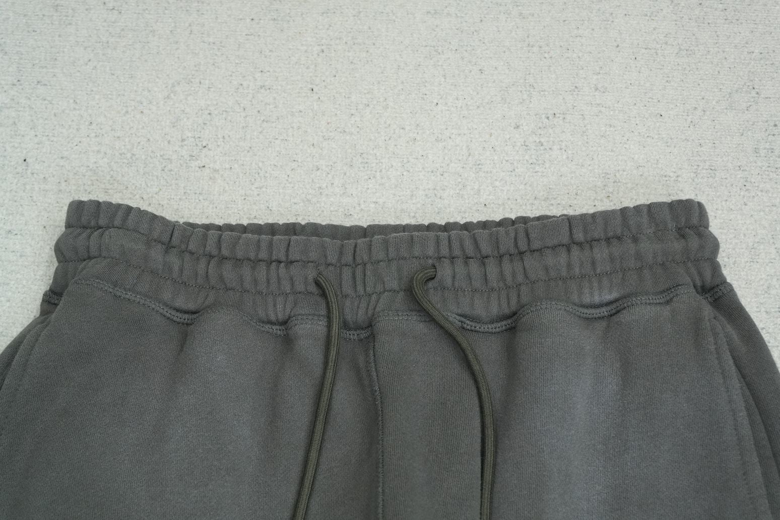 S - SWEATPANTS