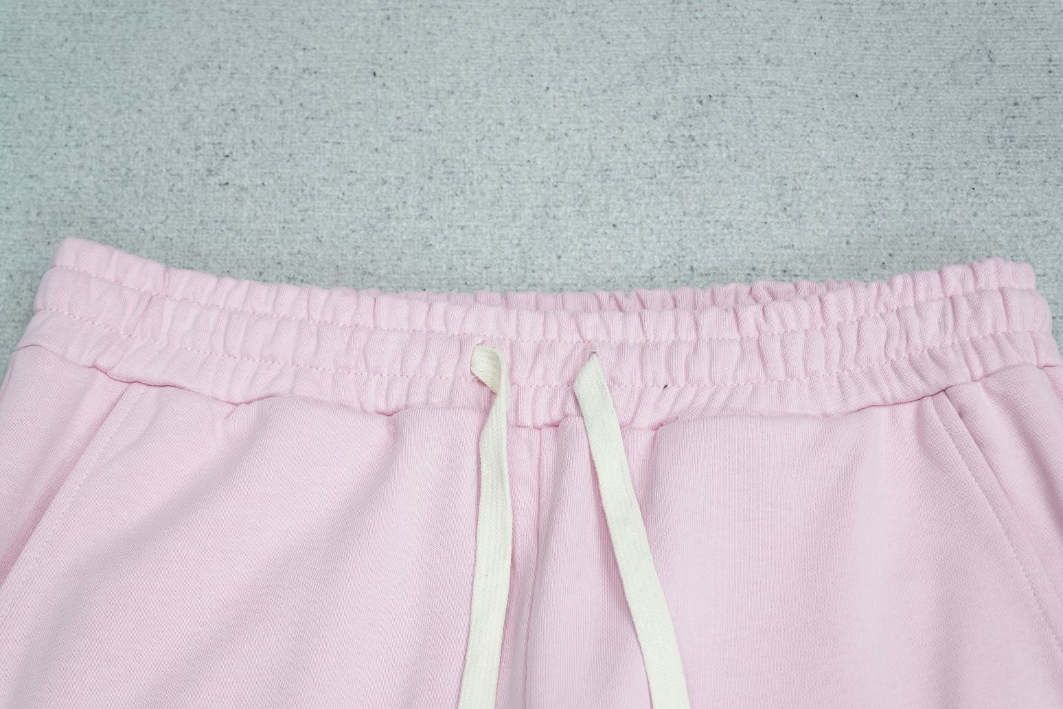 V - SWEATPANTS