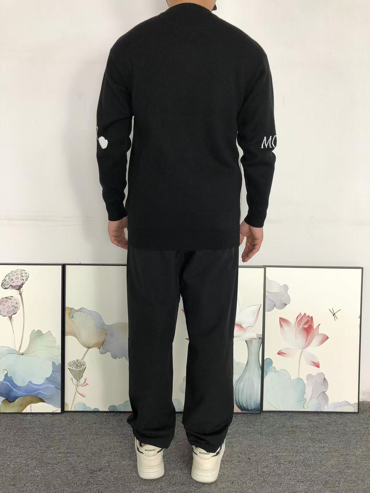 M - SWEATER