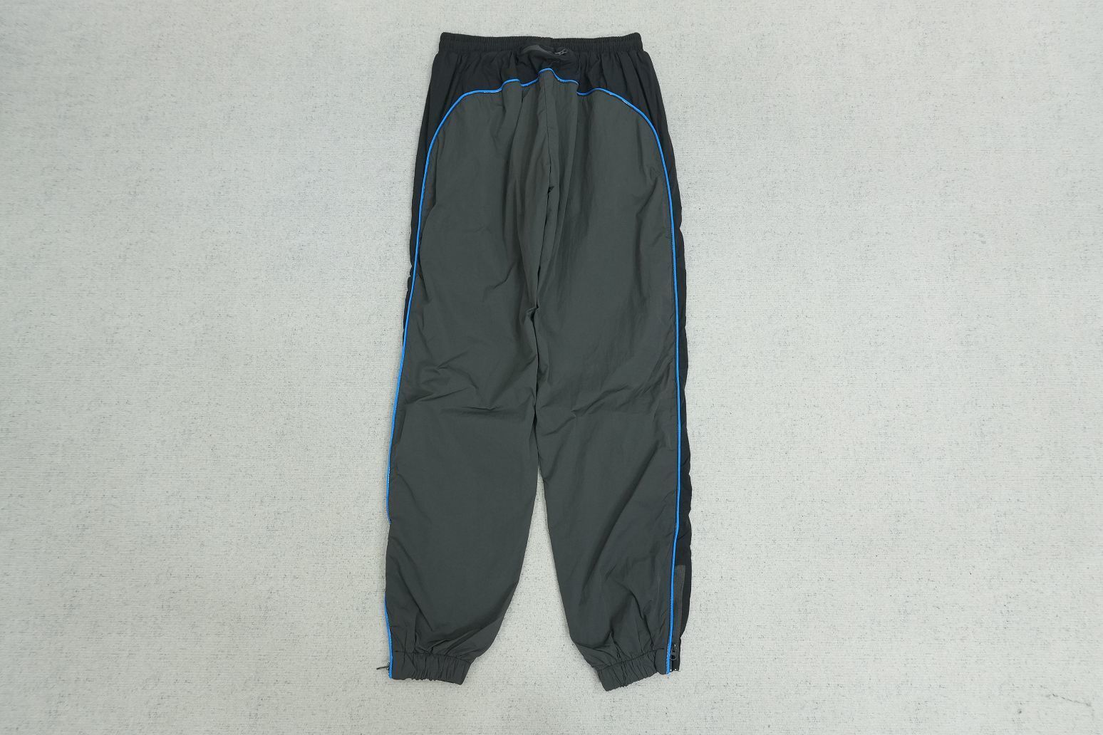 S - SWEATPANTS