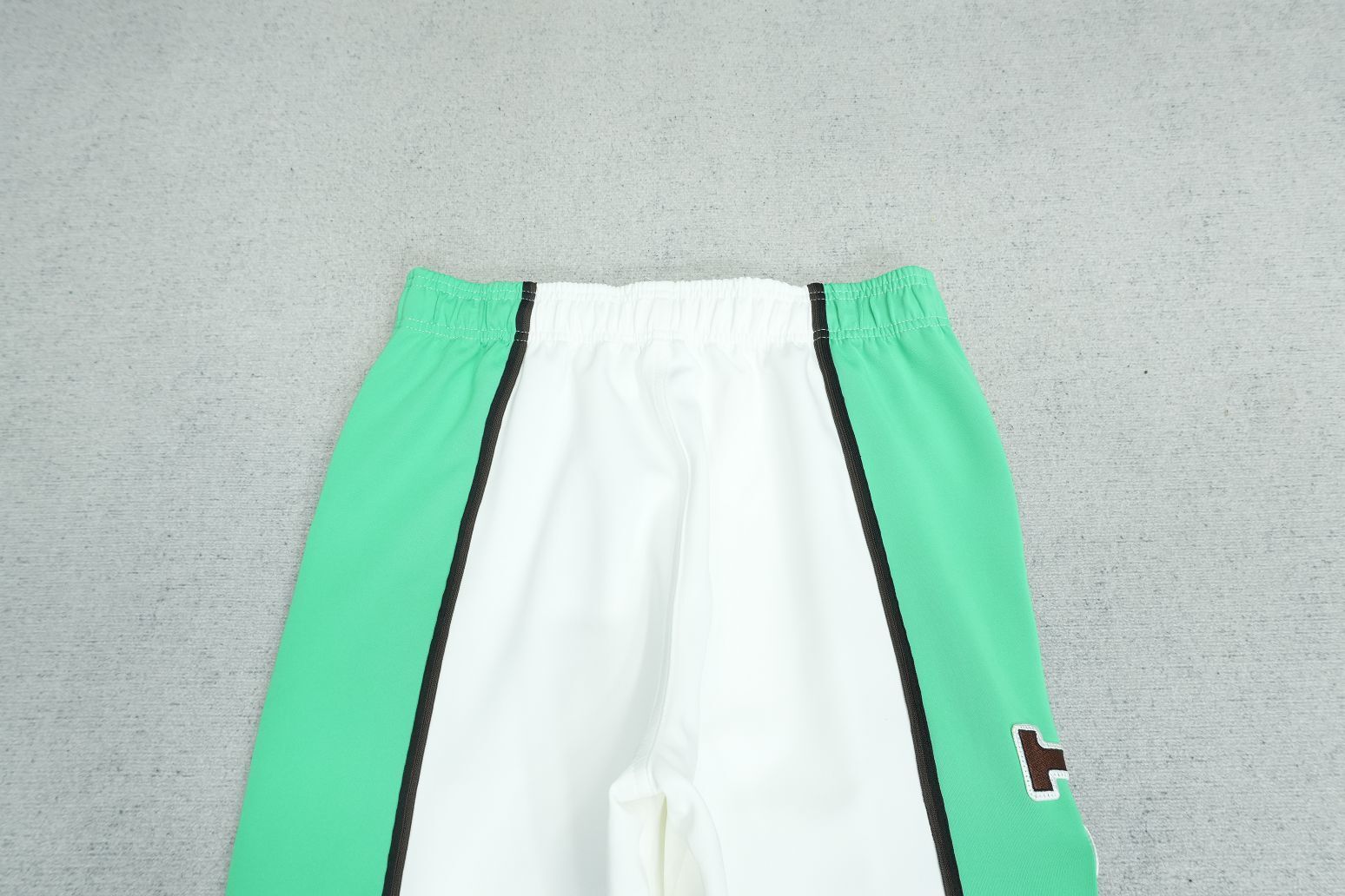 D - SWEATPANTS