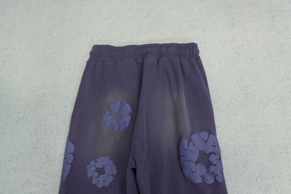 D - SWEATPANTS
