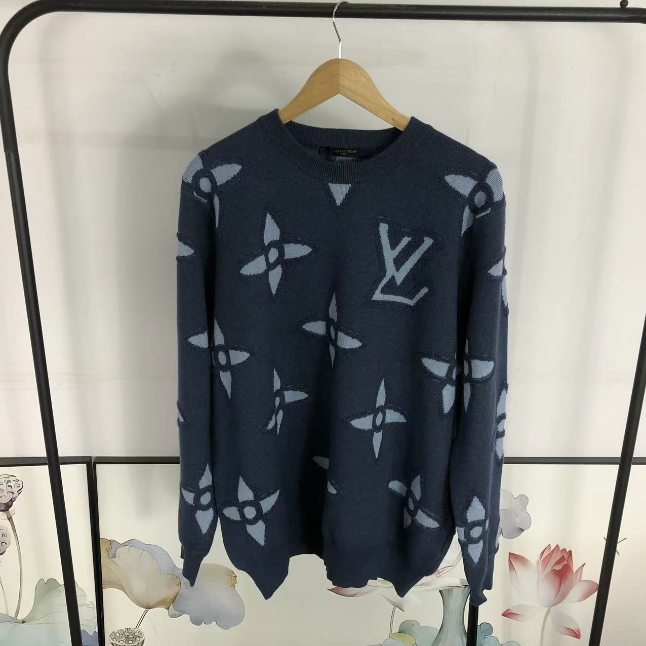 L - SWEATER