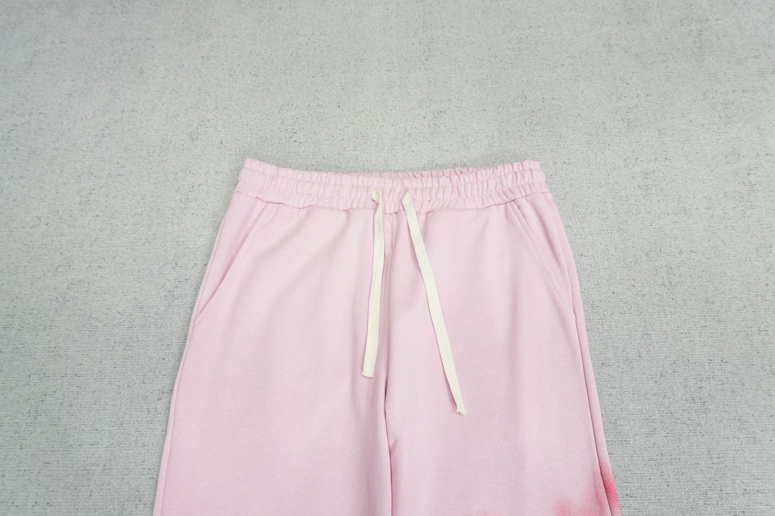 V - SWEATPANTS
