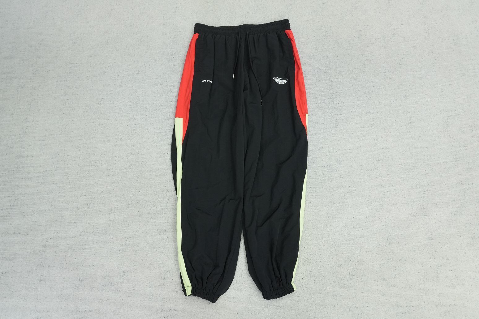 C - SWEATPANTS