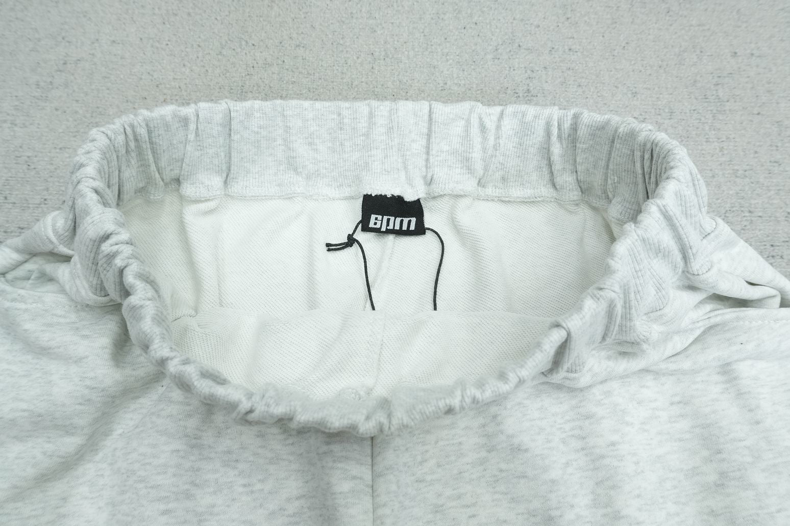 S - SWEATPANTS