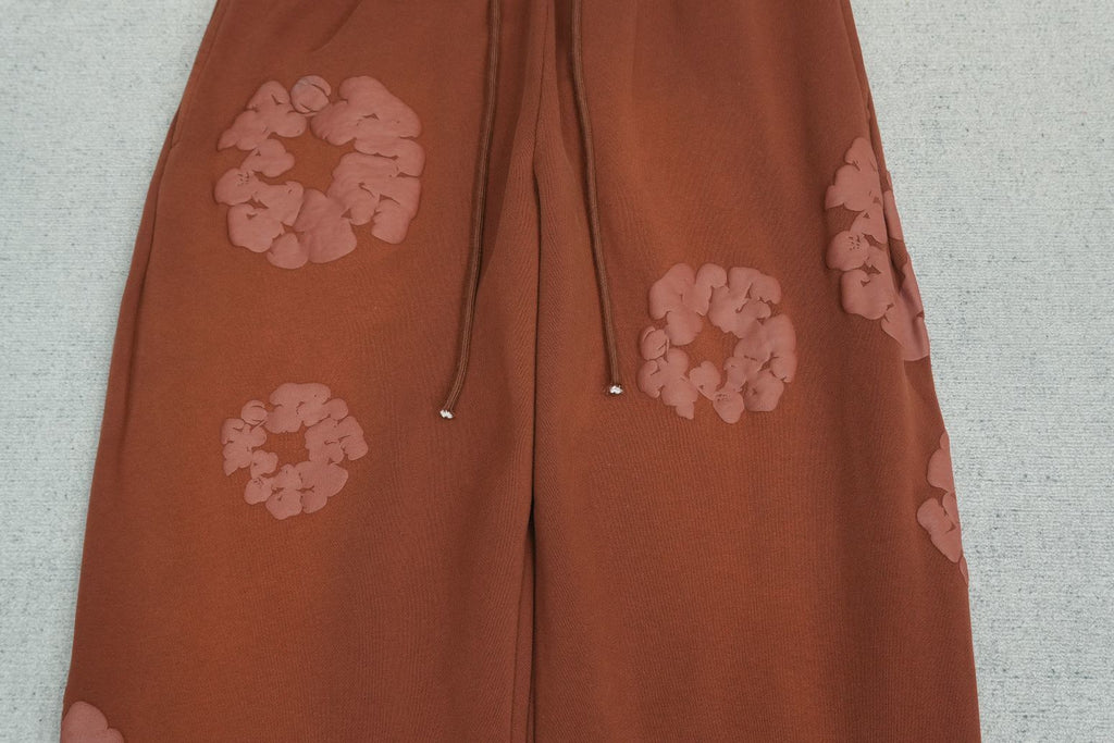 D - SWEATPANTS