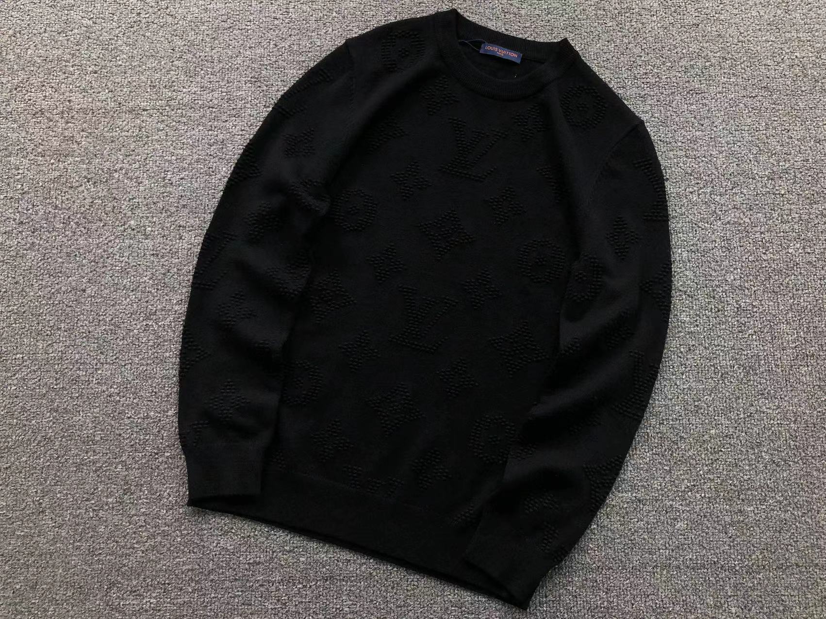 L - SWEATER