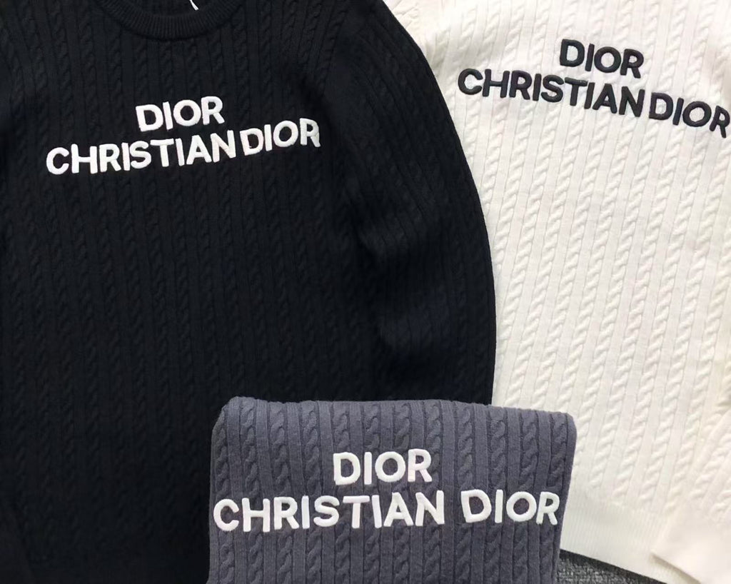 D - SWEATER