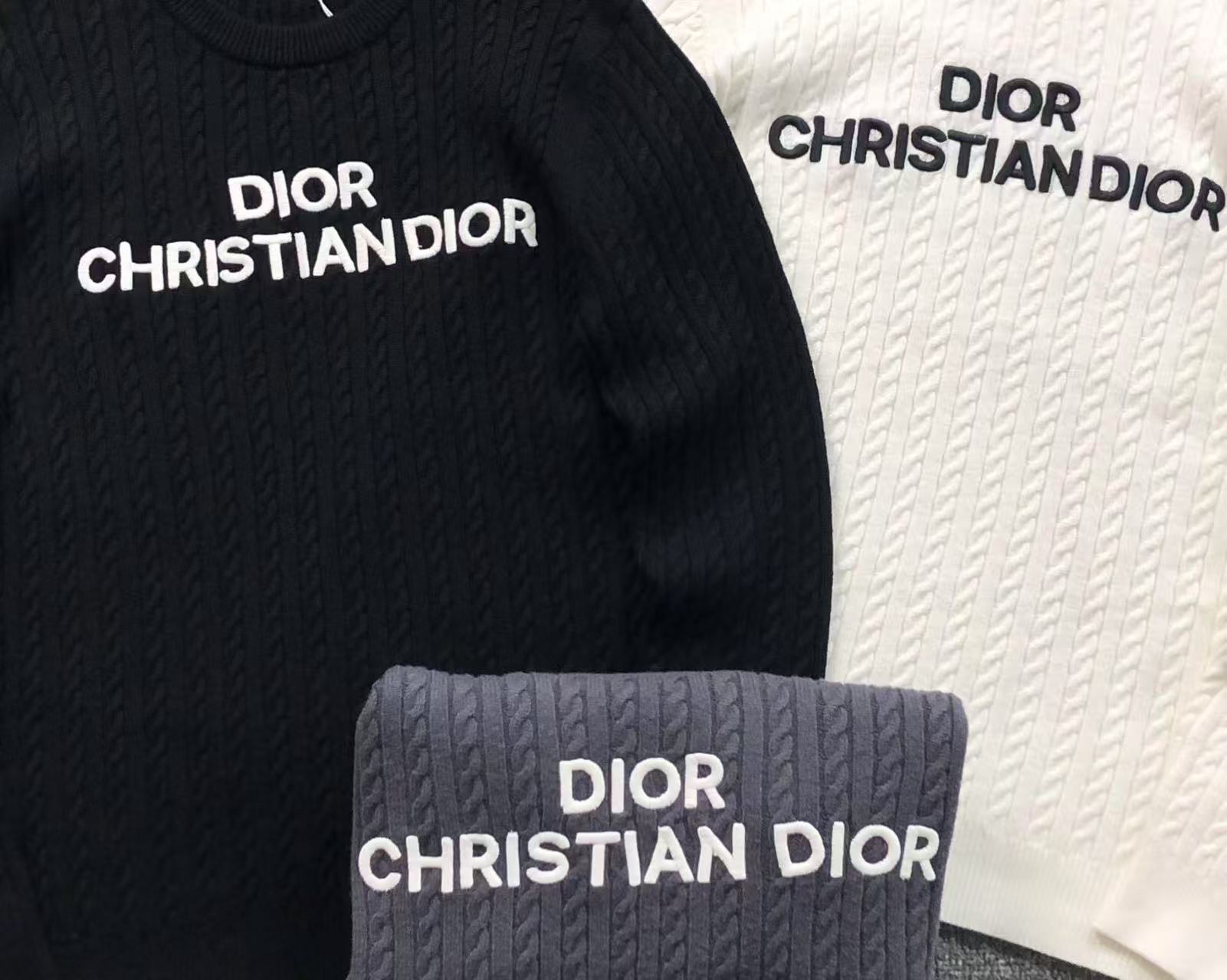 D - SWEATER