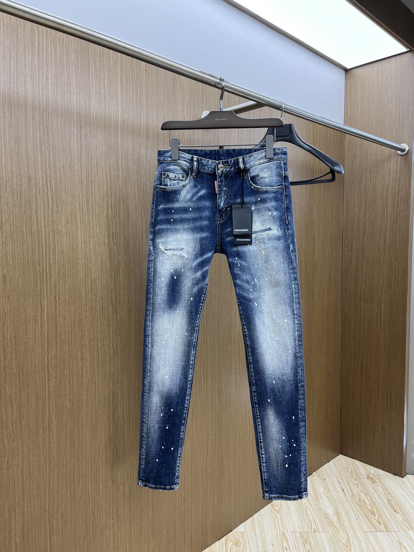 D - Jeans