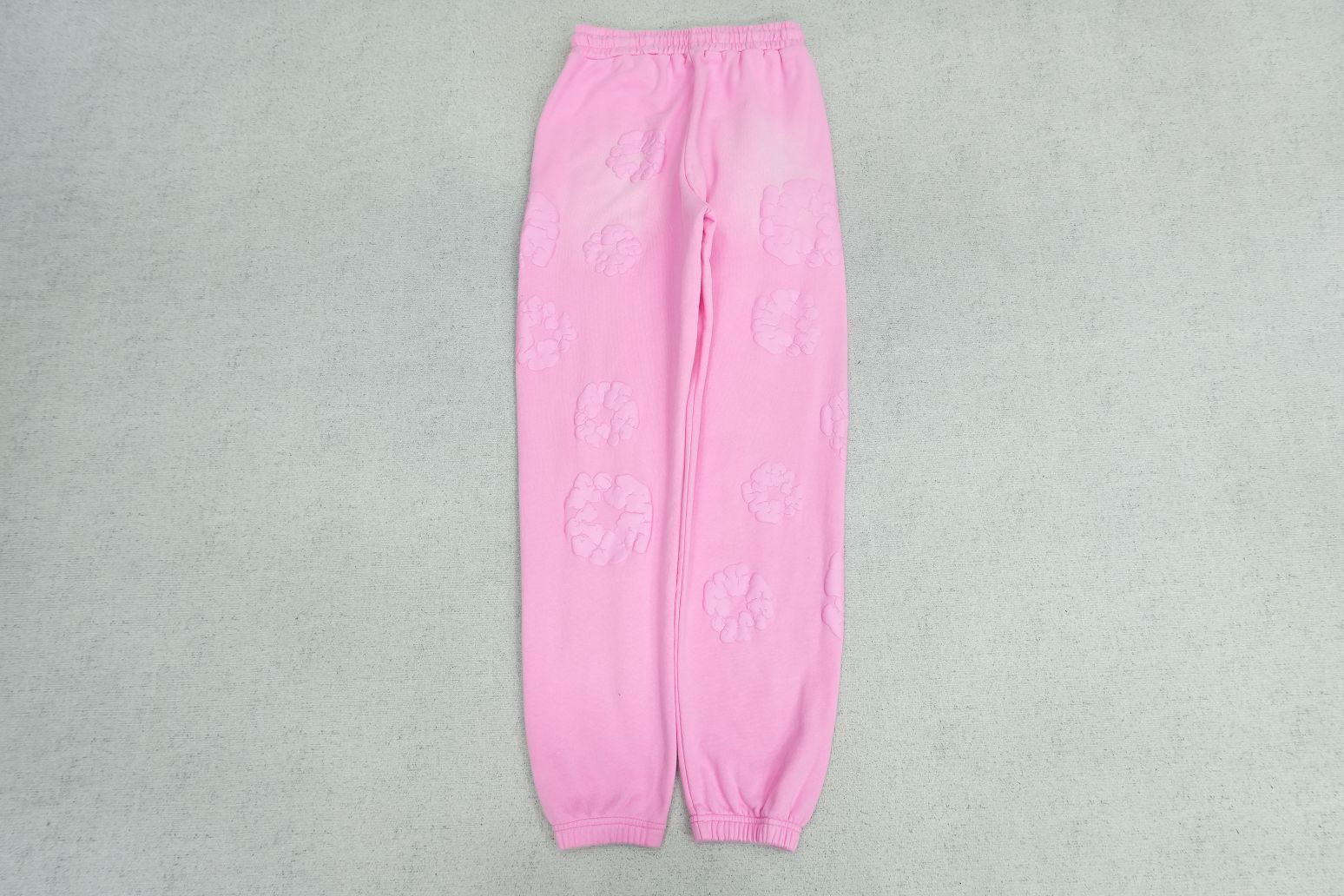 D - SWEATPANTS