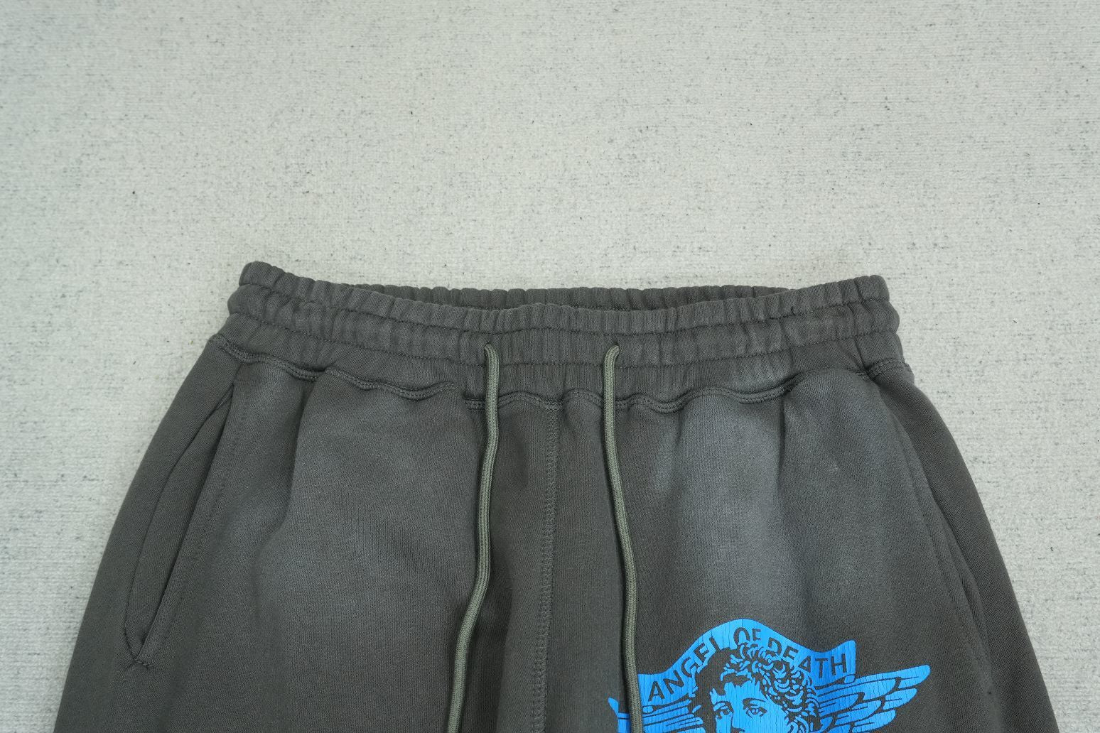 S - SWEATPANTS