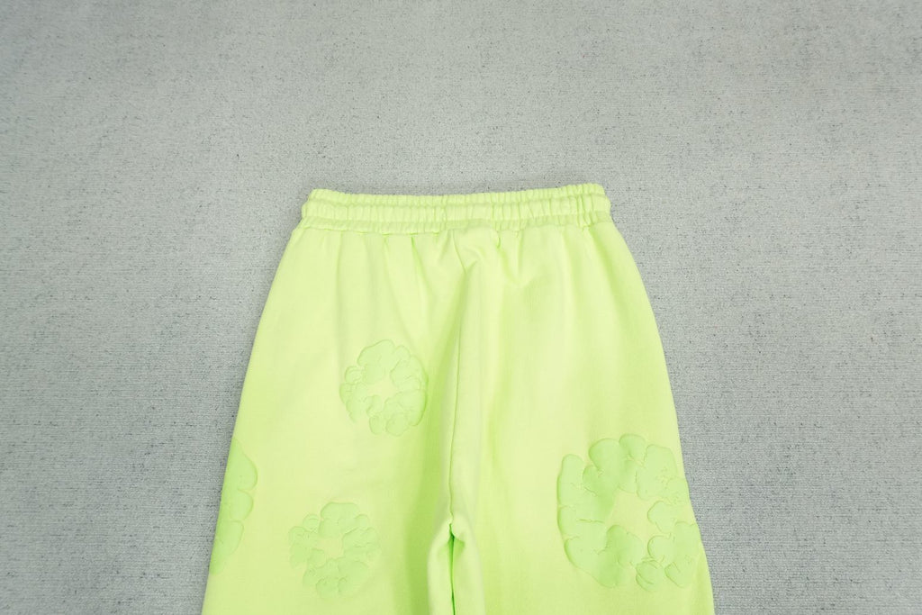 D - SWEATPANTS