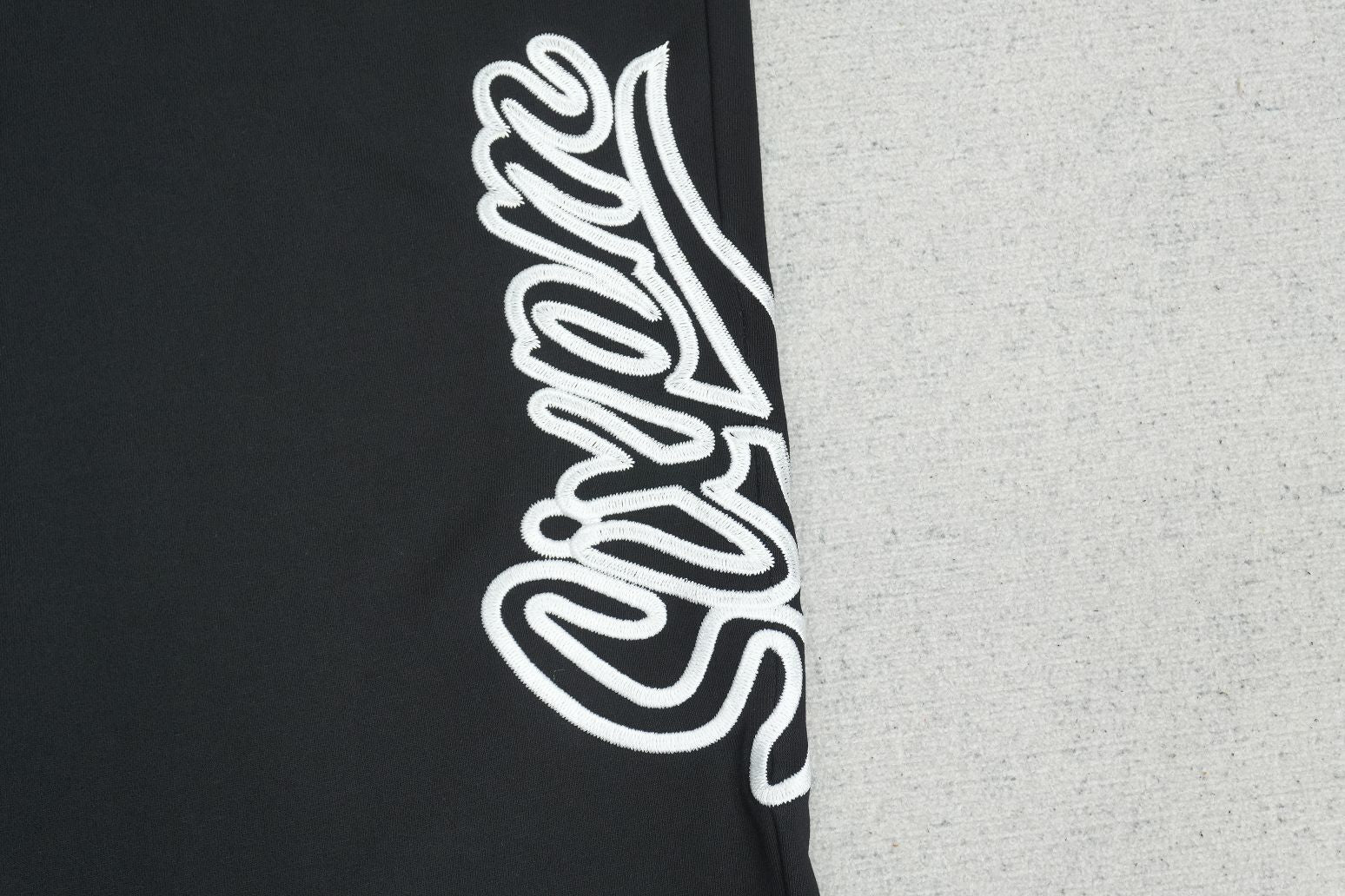 S - SWEATPANTS