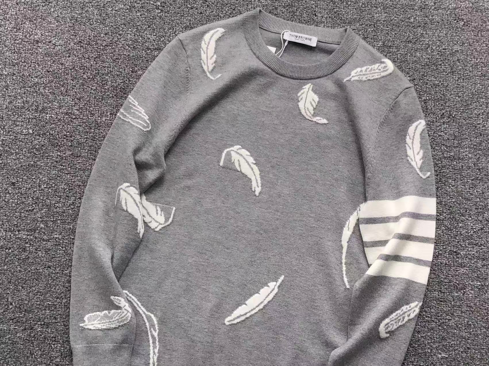 T - SWEATER