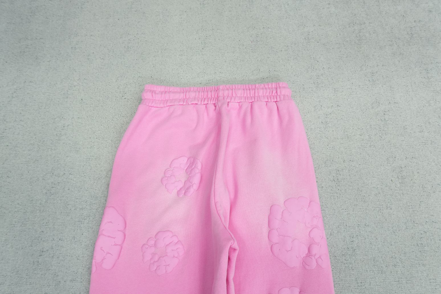 D - SWEATPANTS