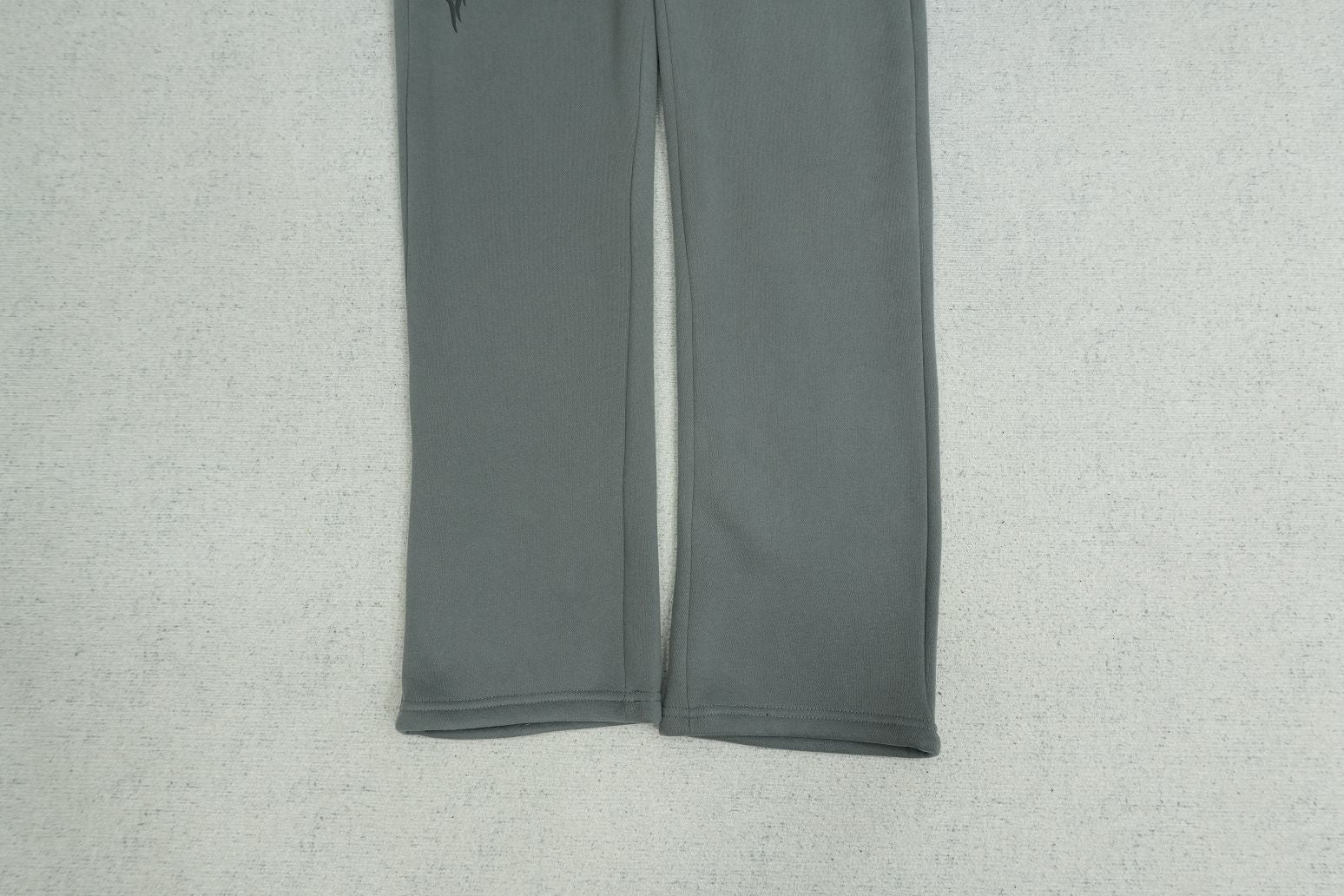 B - SWEATPANTS