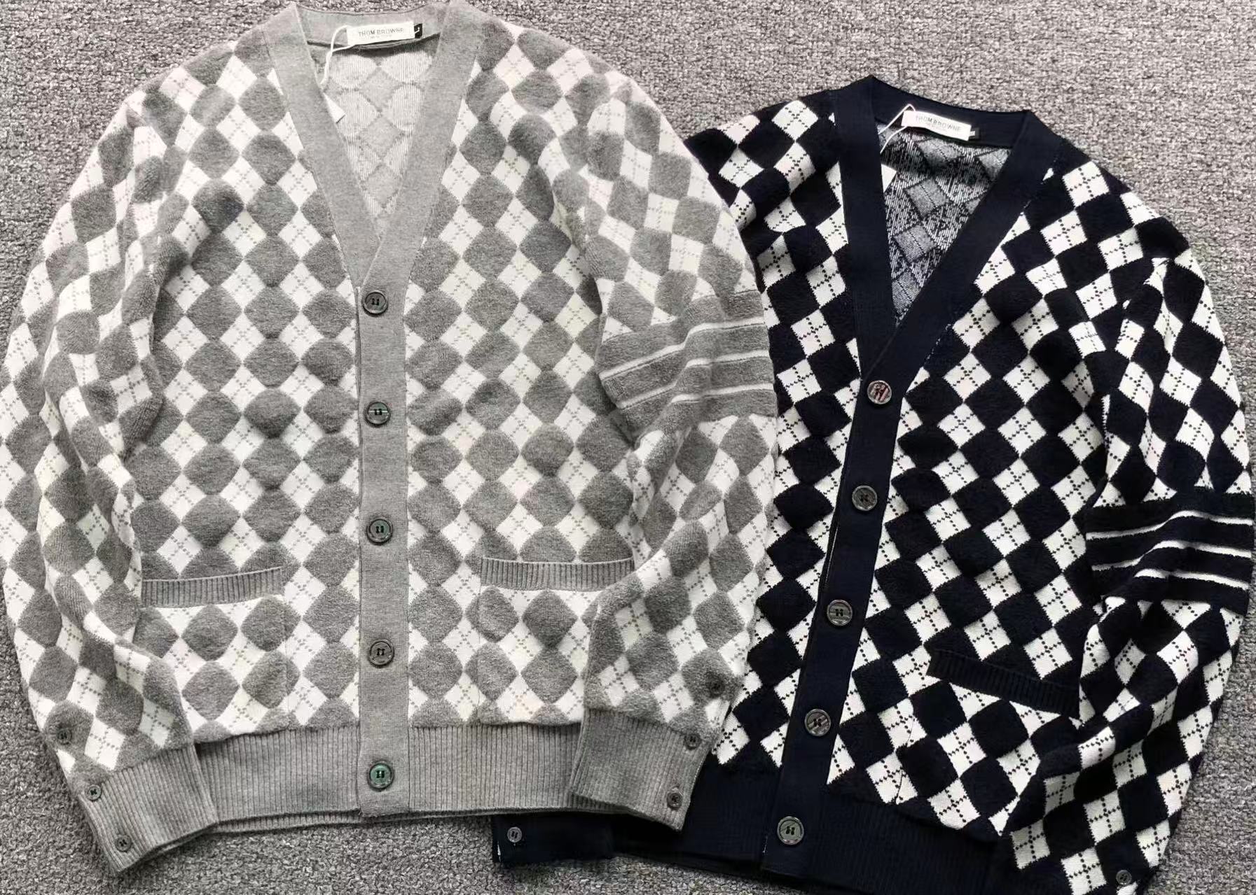 T - SWEATER